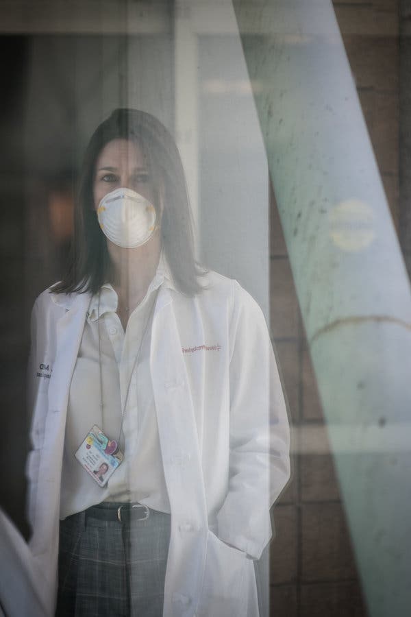 Dr. Kasi McCune, a transplant surgeon at Columbia NewYork-Presbyterian Medical Center. She notes that before the pandemic, there were about 750 living-donor kidney transplants a week in the United States. By late March, it dropped to 350 and kept declining.